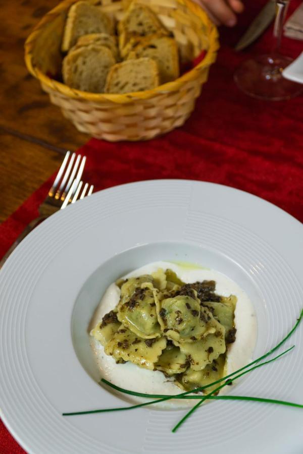 Agriturismo La Cascina Dei Chicchi Bagnone ภายนอก รูปภาพ